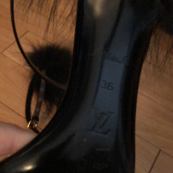 Louis Vuitton Call Back Heel Sandal Fur Trim - Picture 9 of 10